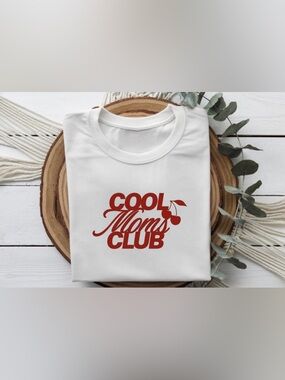 Cool Moms Club Graphic Shirt Funny Mom Tee Cute Trendy White Women Top